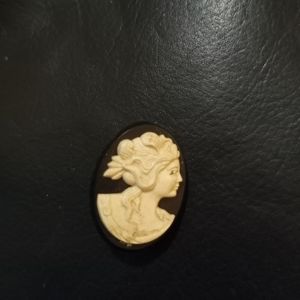 Vintage Cameo Brooch black and white Pendant